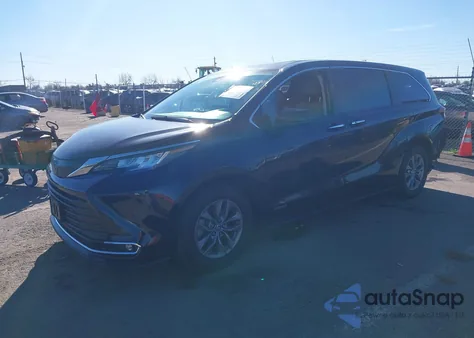 2021 Toyota Sienna Xle z USA, uszkodzony, nr VIN 5TDYRKEC2MS023578